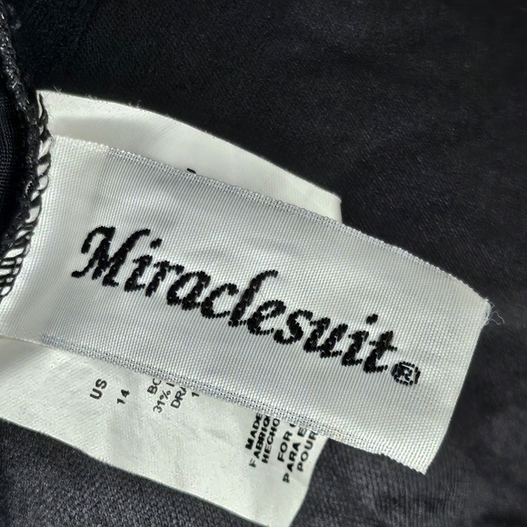 Womens Miraclesuit 68052 Black Floral One Piece Swimsuit Bathing Suit Size 14 - Picture 5 of 7